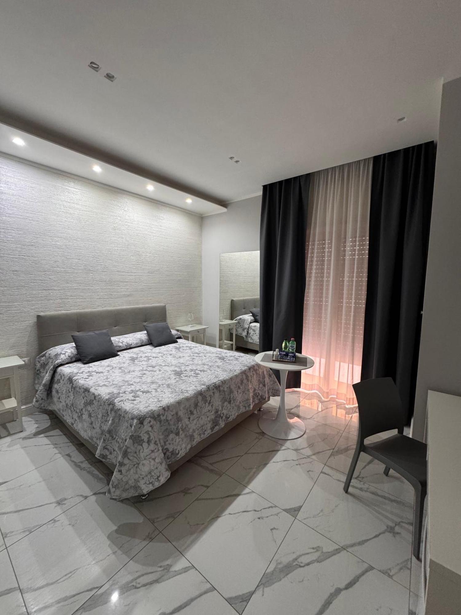 Lady Mary'S Luxury Suites Nápoles Exterior foto